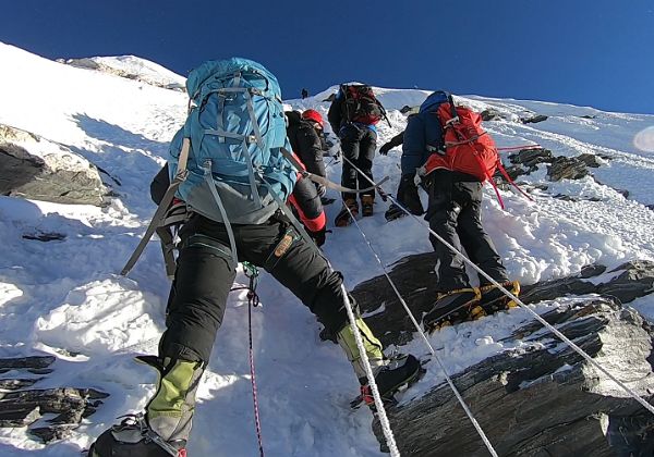 Climb Fixed Ropes To Island Peak Summit